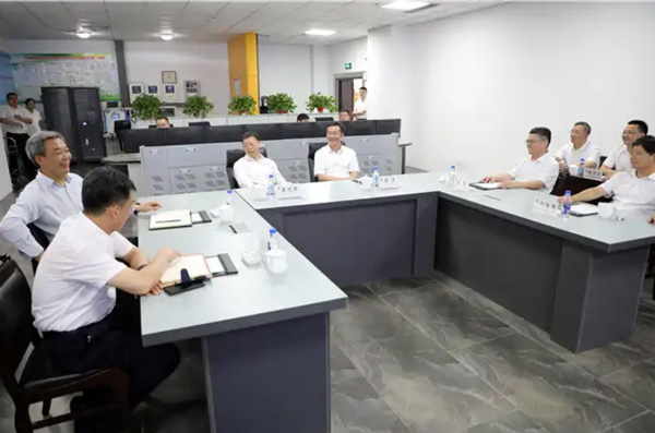 Le groupe d'experts du CNOOC a visité CNPC Jichai Power Company Limited pour des enquêtes et des recherches CNOOC Expert Group visited CNPC Jichai Power Company Limited for Investigation and Research
